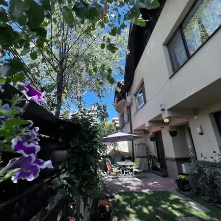 Vila Luminoasa Cu Curte Privata Бухарест Экстерьер фото