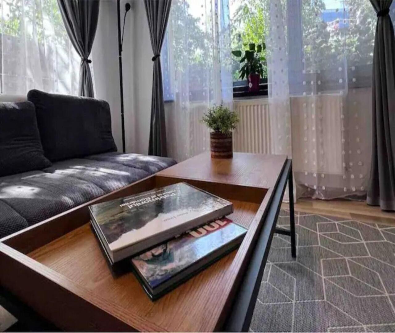 Vila Luminoasa Cu Curte Privata Бухарест Экстерьер фото