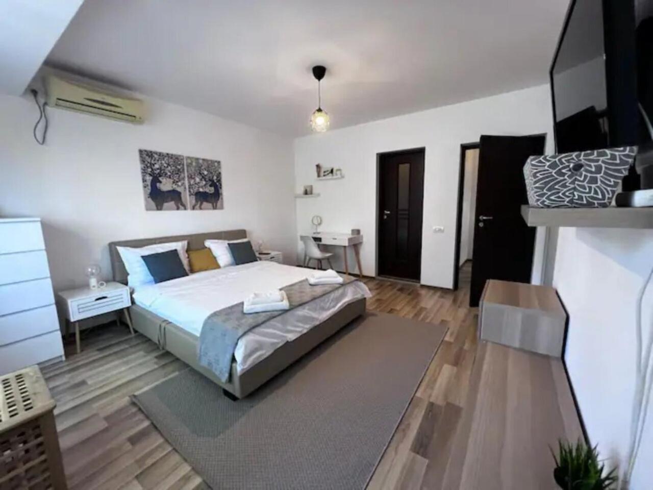 Vila Luminoasa Cu Curte Privata Бухарест Экстерьер фото