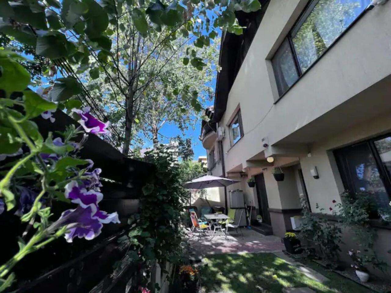 Vila Luminoasa Cu Curte Privata Бухарест Экстерьер фото