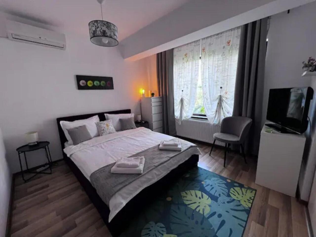 Vila Luminoasa Cu Curte Privata Бухарест Экстерьер фото