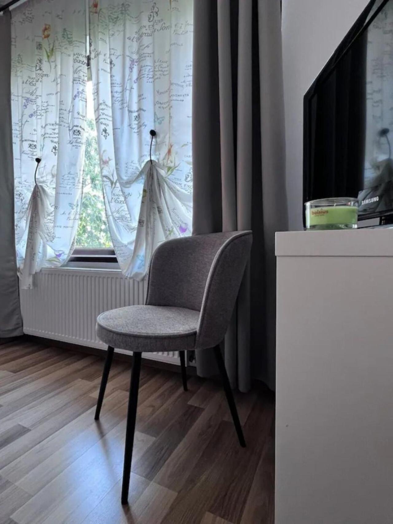 Vila Luminoasa Cu Curte Privata Бухарест Экстерьер фото