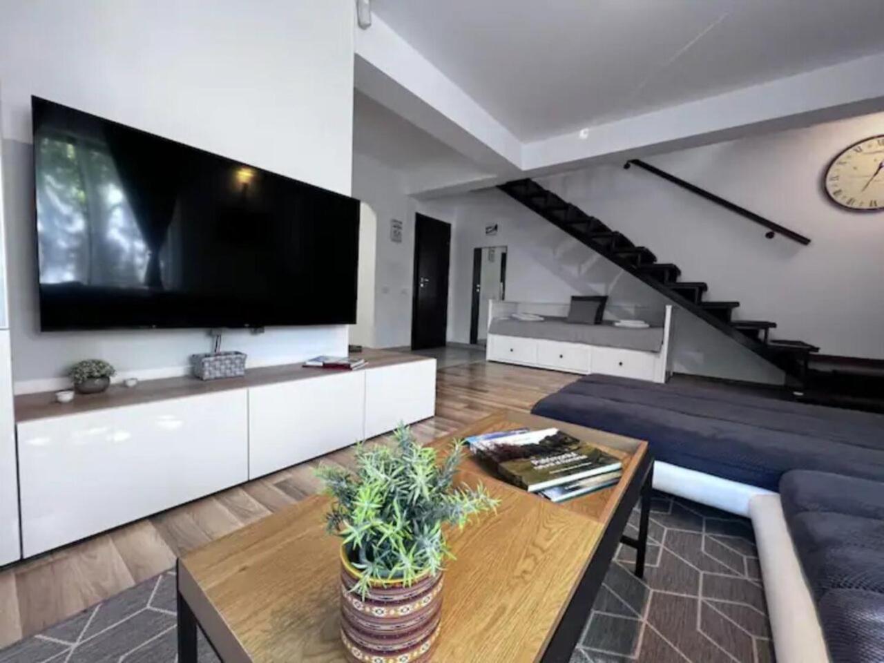 Vila Luminoasa Cu Curte Privata Бухарест Экстерьер фото