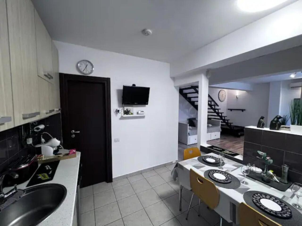 Vila Luminoasa Cu Curte Privata Бухарест Экстерьер фото