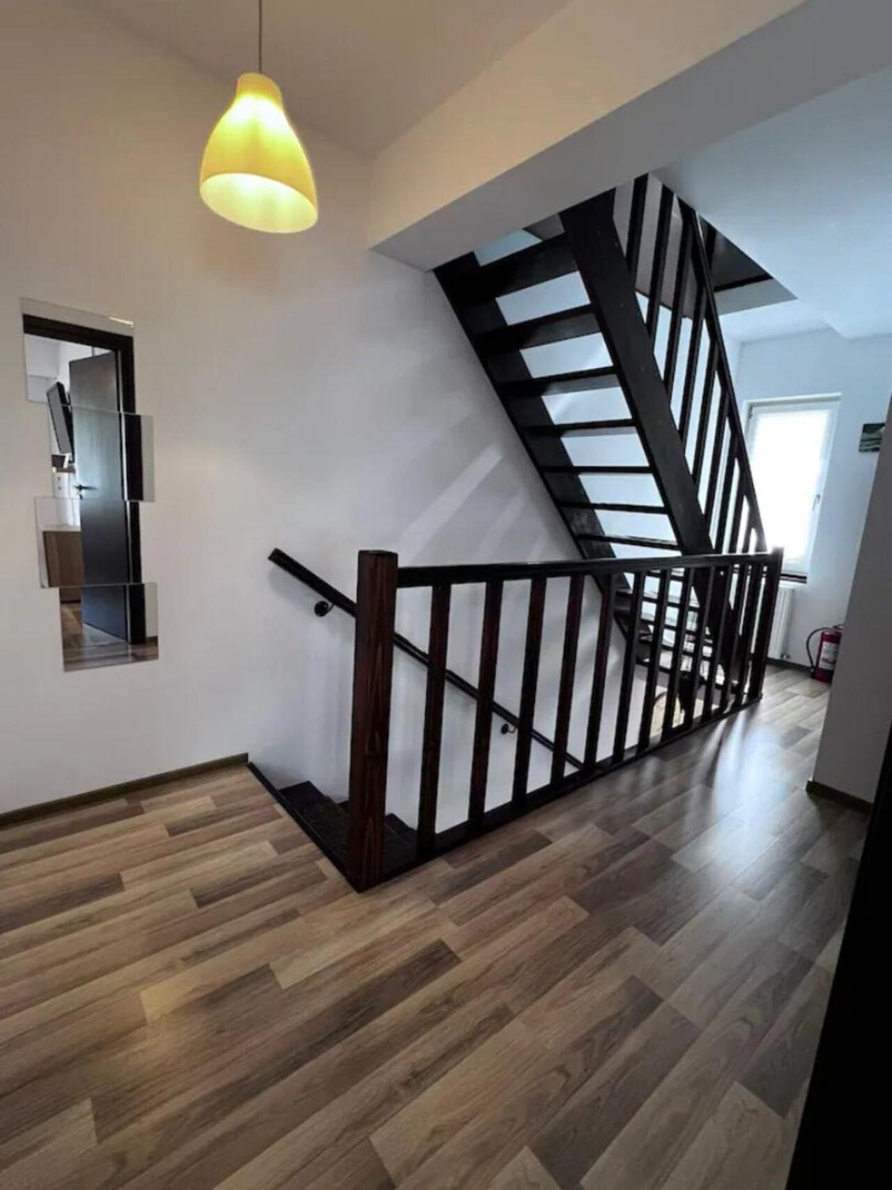 Vila Luminoasa Cu Curte Privata Бухарест Экстерьер фото
