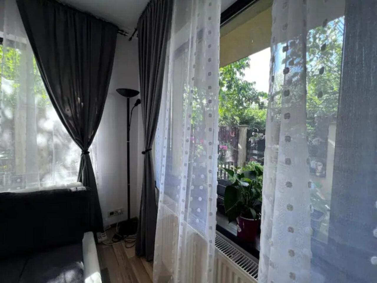 Vila Luminoasa Cu Curte Privata Бухарест Экстерьер фото