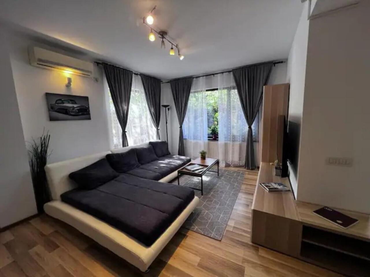 Vila Luminoasa Cu Curte Privata Бухарест Экстерьер фото